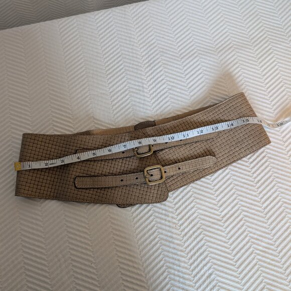 Elegant Tan Waist Belt - Picture 6 of 10